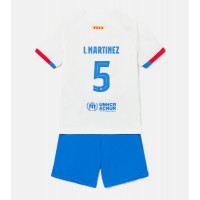 Billiga Barcelona Inigo Martinez #5 Barnkläder Borta fotbollskläder till baby 2023-24 Kortärmad (+ Korta byxor)